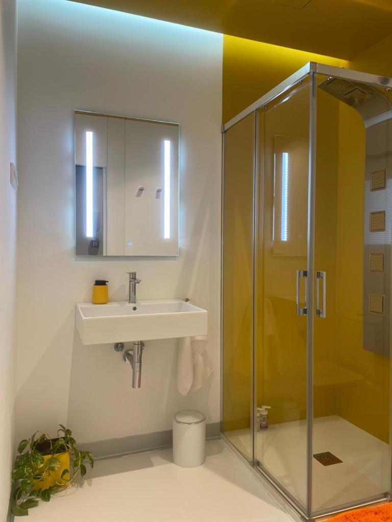 Lahola Glam Suites Torremolinos Rum bild
