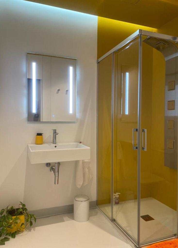 Lahola Glam Suites Torremolinos Rum bild
