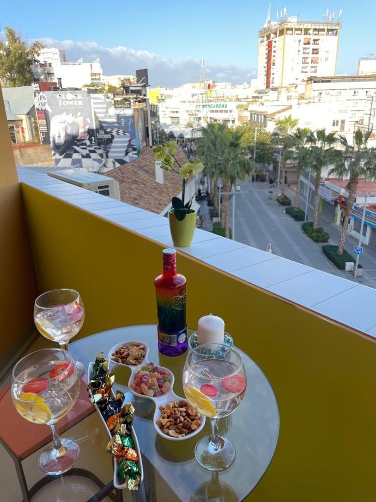 Lahola Glam Suites Torremolinos Rum bild